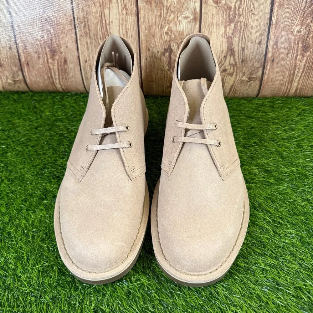 Clarks Shepton Chukka Boot Mens size 9.5 M Taupe Distressed Leather Lace Up